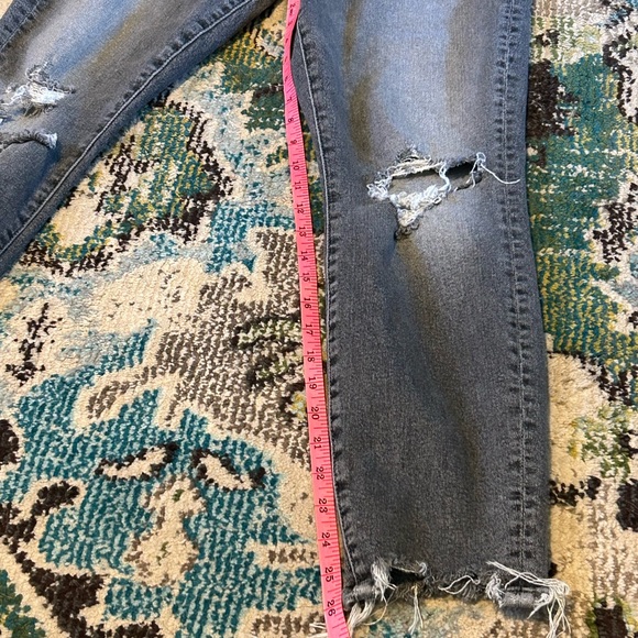 Mother the swooner ankle chew in the scene of the crime - Picture 7 of 9